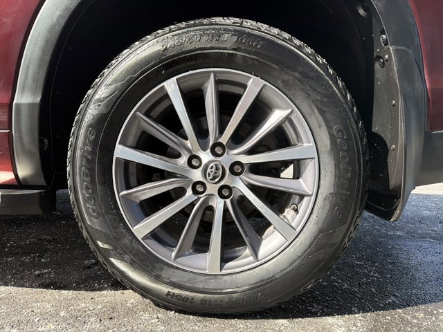 Used 2017 Toyota Highlander XLE image 9