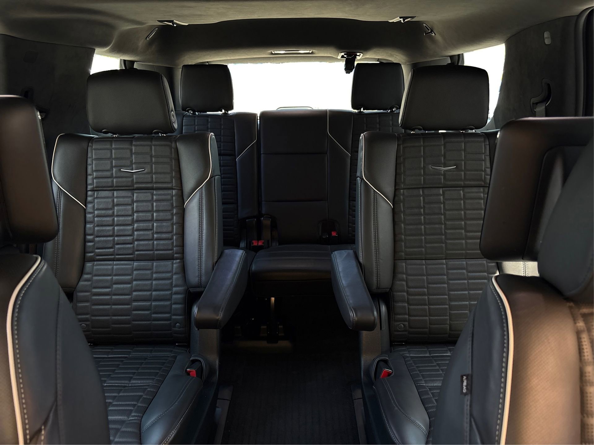 Used 2023 Cadillac Escalade Sport Platinum w/ LPO, ONYX Package AWD/4WD image 17