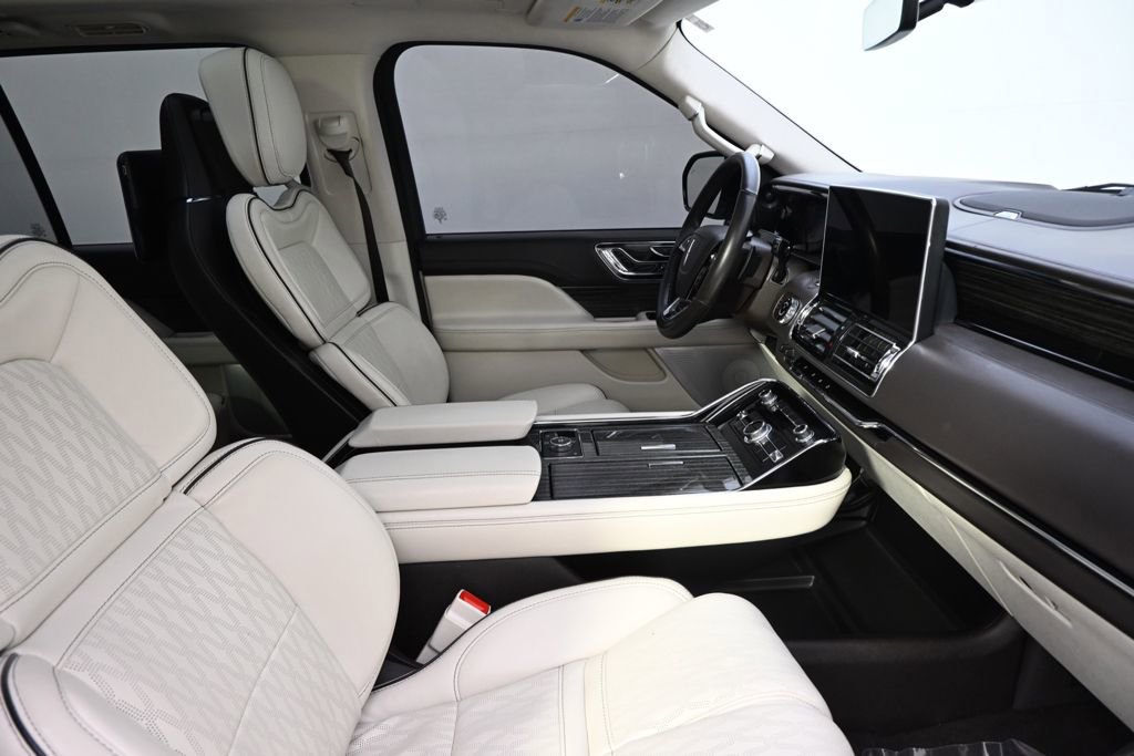 Used 2023 Lincoln Navigator Black Label AWD/4WD image 16
