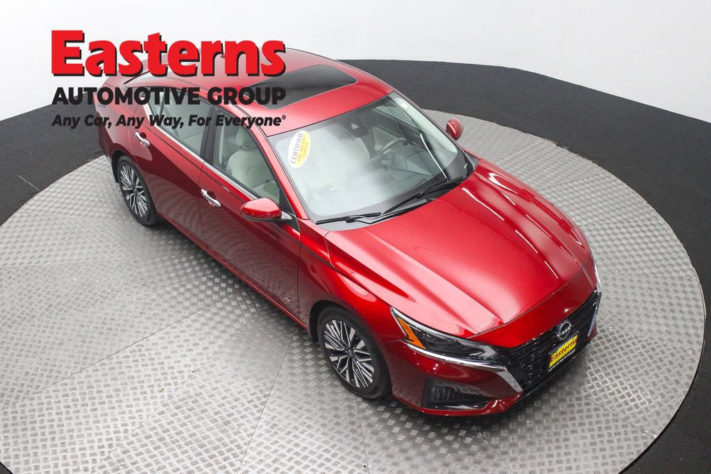 Used 2023 Nissan Altima 2.5 SV w/ SV Premium Package FWD image 3