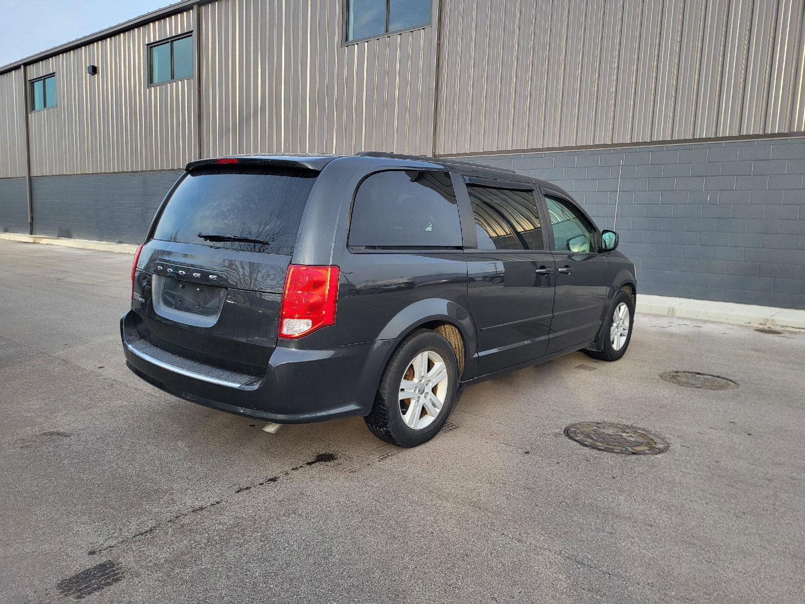 Used 2012 Dodge Grand Caravan SXT image 3