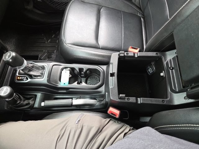 Used 2020 Jeep Wrangler Unlimited Sahara w/ Dual Top Group AWD/4WD image 68