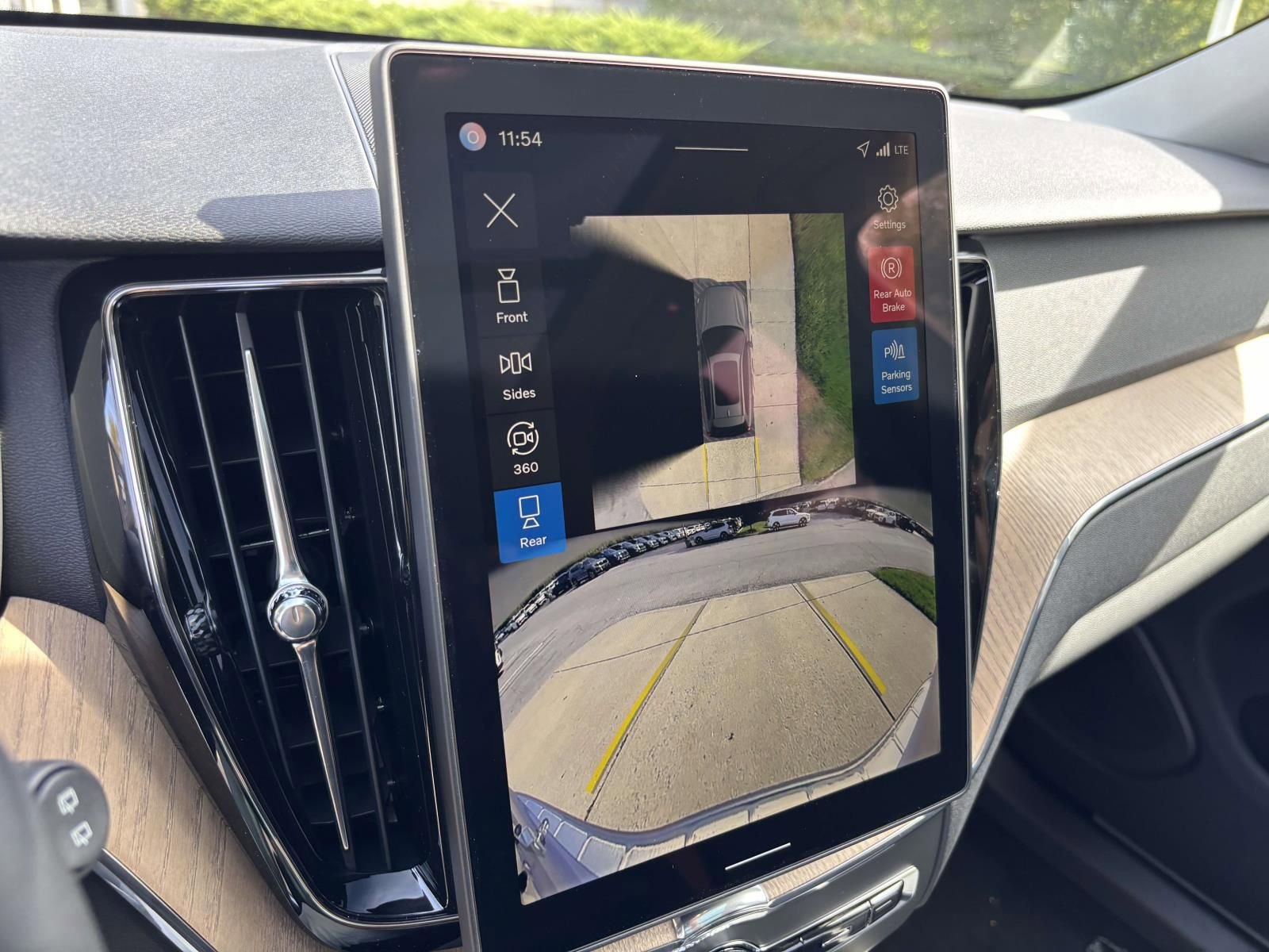 New 2026 Volvo XC60 B5 Plus w/ Protection Package Premier image 20