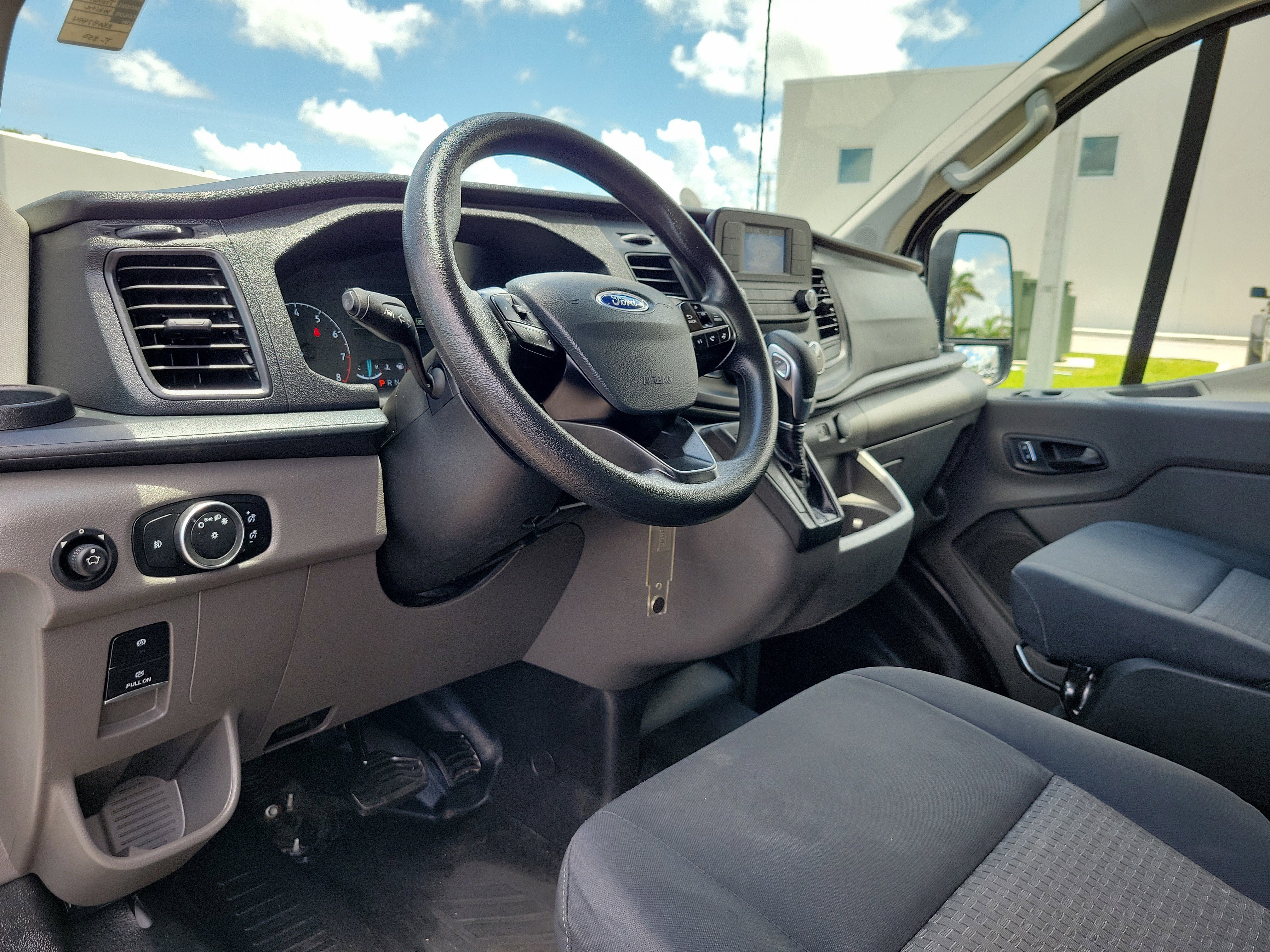 Used 2024 Ford Transit 250 Low Roof w/ Exterior Upgrade Package RWD image 9