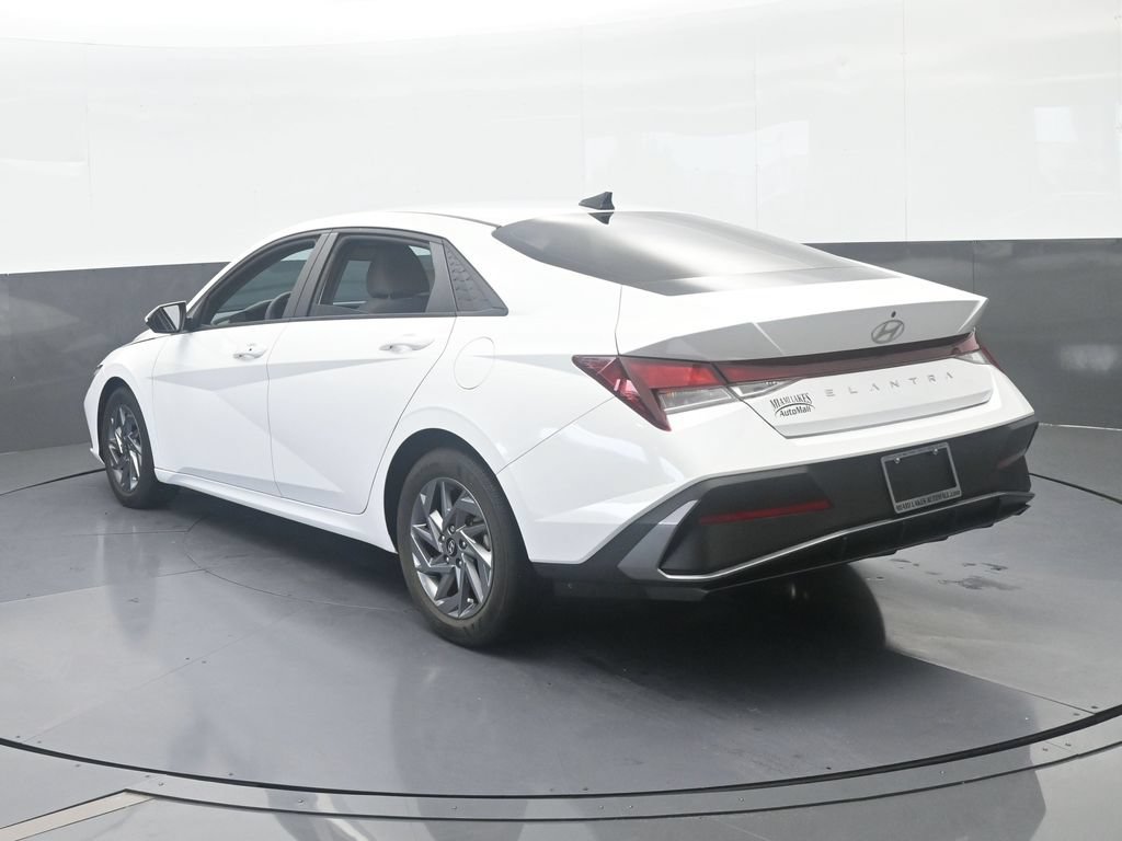Used 2024 Hyundai Elantra SEL FWD image 4
