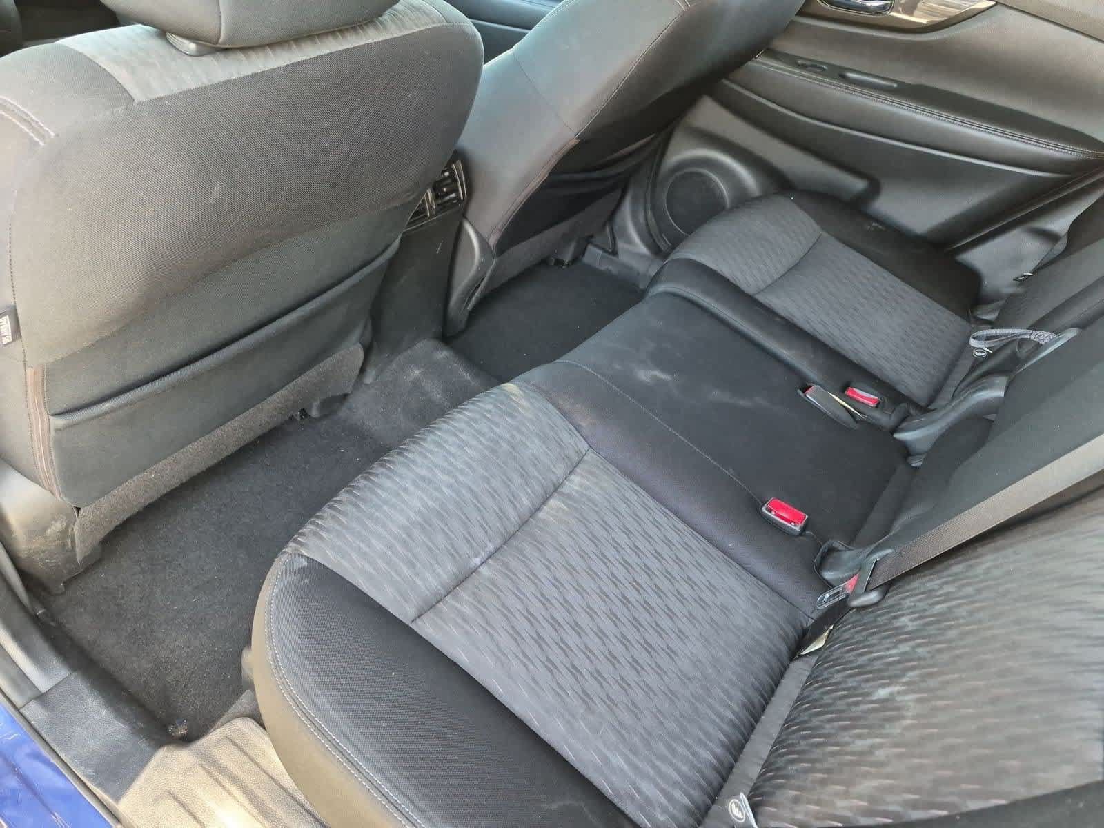 Used 2020 Nissan Rogue SV FWD image 17