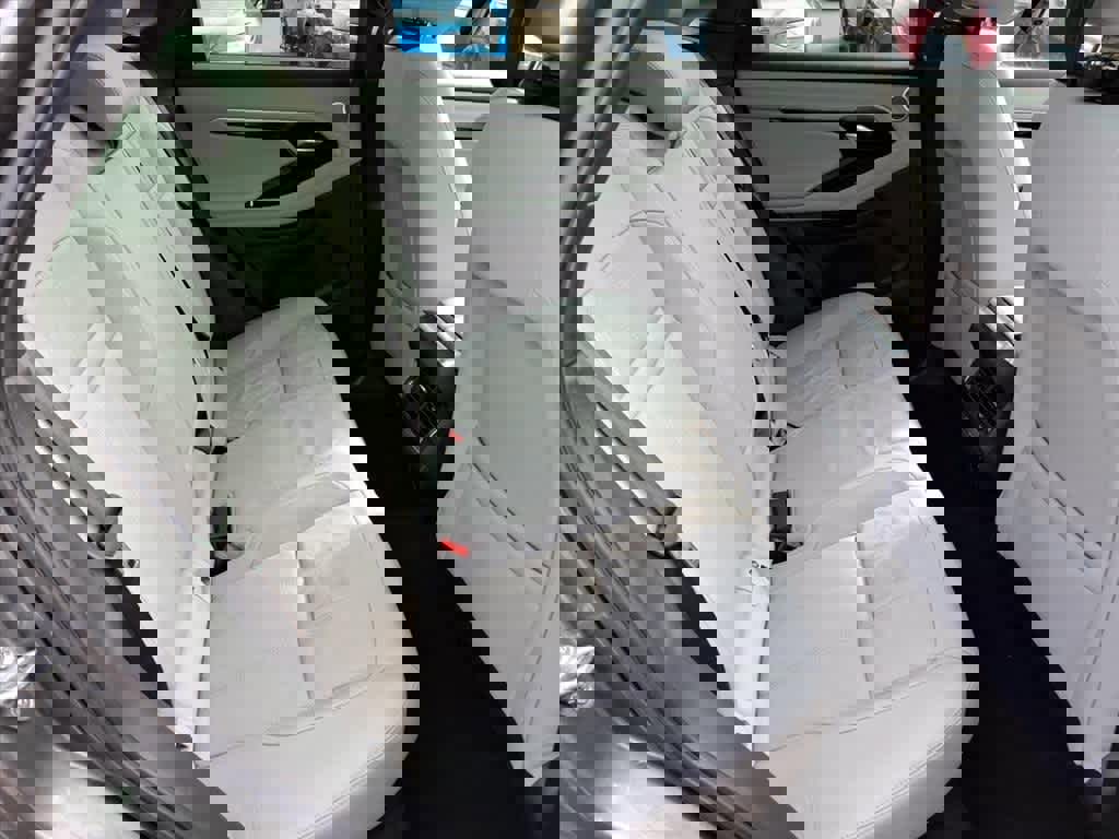 Used 2020 Land Rover Range Rover Evoque SE image 12