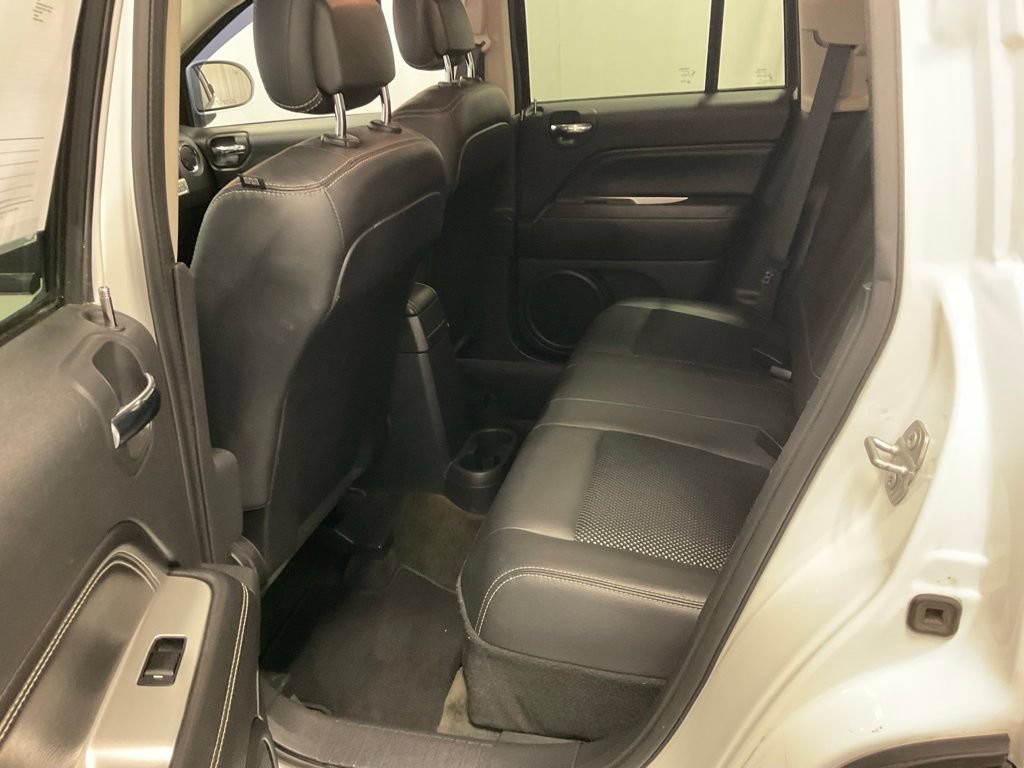 Used 2016 Jeep Compass Latitude AWD/4WD image 30