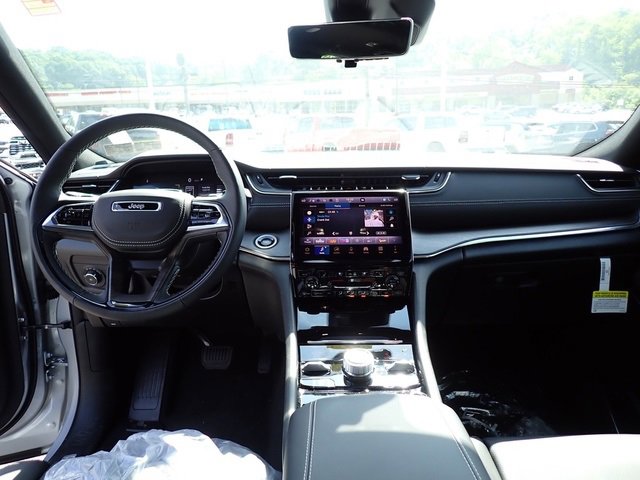 New 2025 Jeep Grand Cherokee Overland w/ Adv Protech Group III image 14