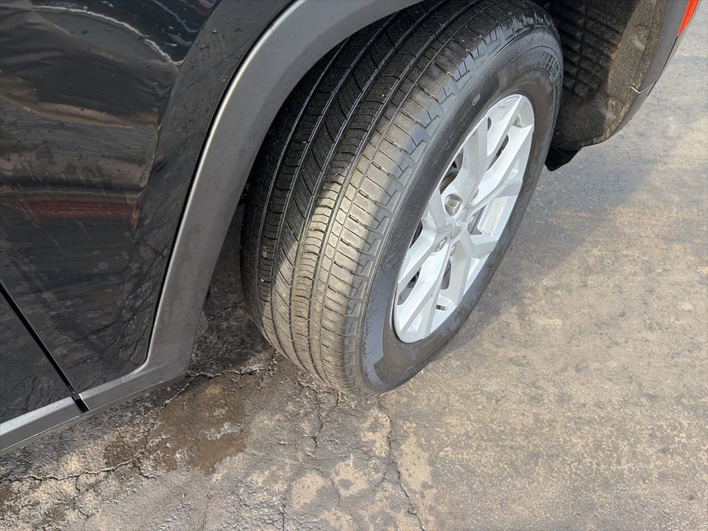 Used 2023 Jeep Grand Cherokee Limited image 11