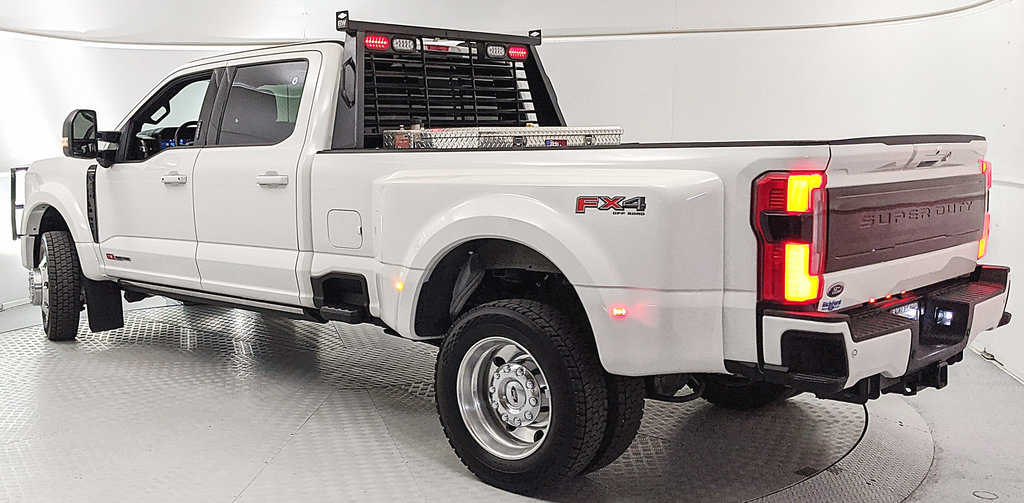 Used 2026 Ford F450 Platinum w/ FX4 Off-Road Package AWD/4WD image 4