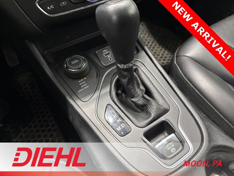 Used 2019 Jeep Cherokee Latitude Plus w/ Cold Weather Group image 29