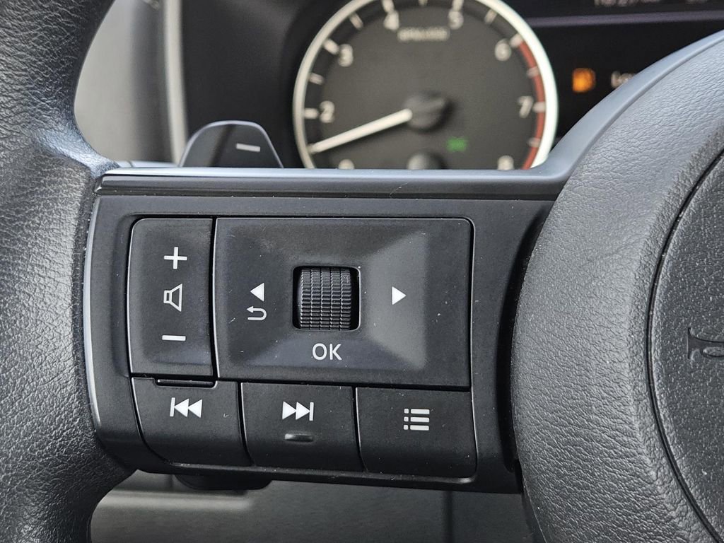 Used 2024 Nissan Rogue SV image 18