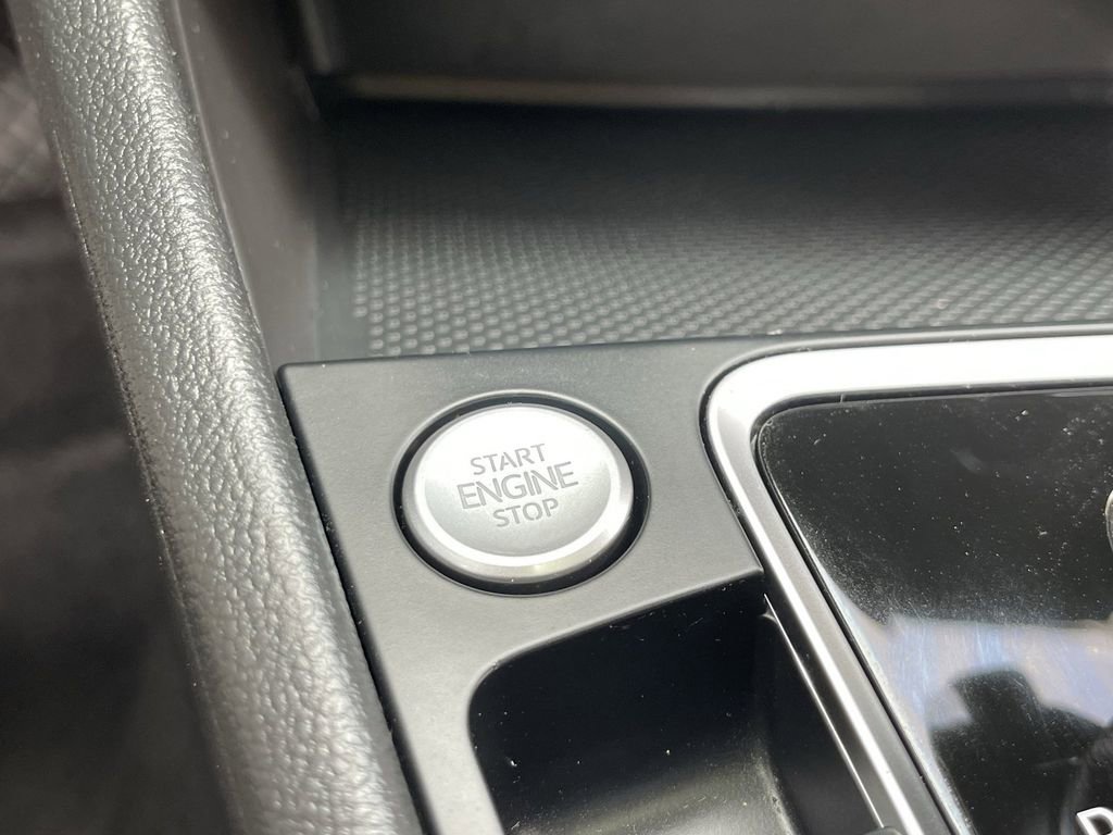 Used 2019 Volkswagen Jetta SE w/ Cold Weather Package FWD image 29