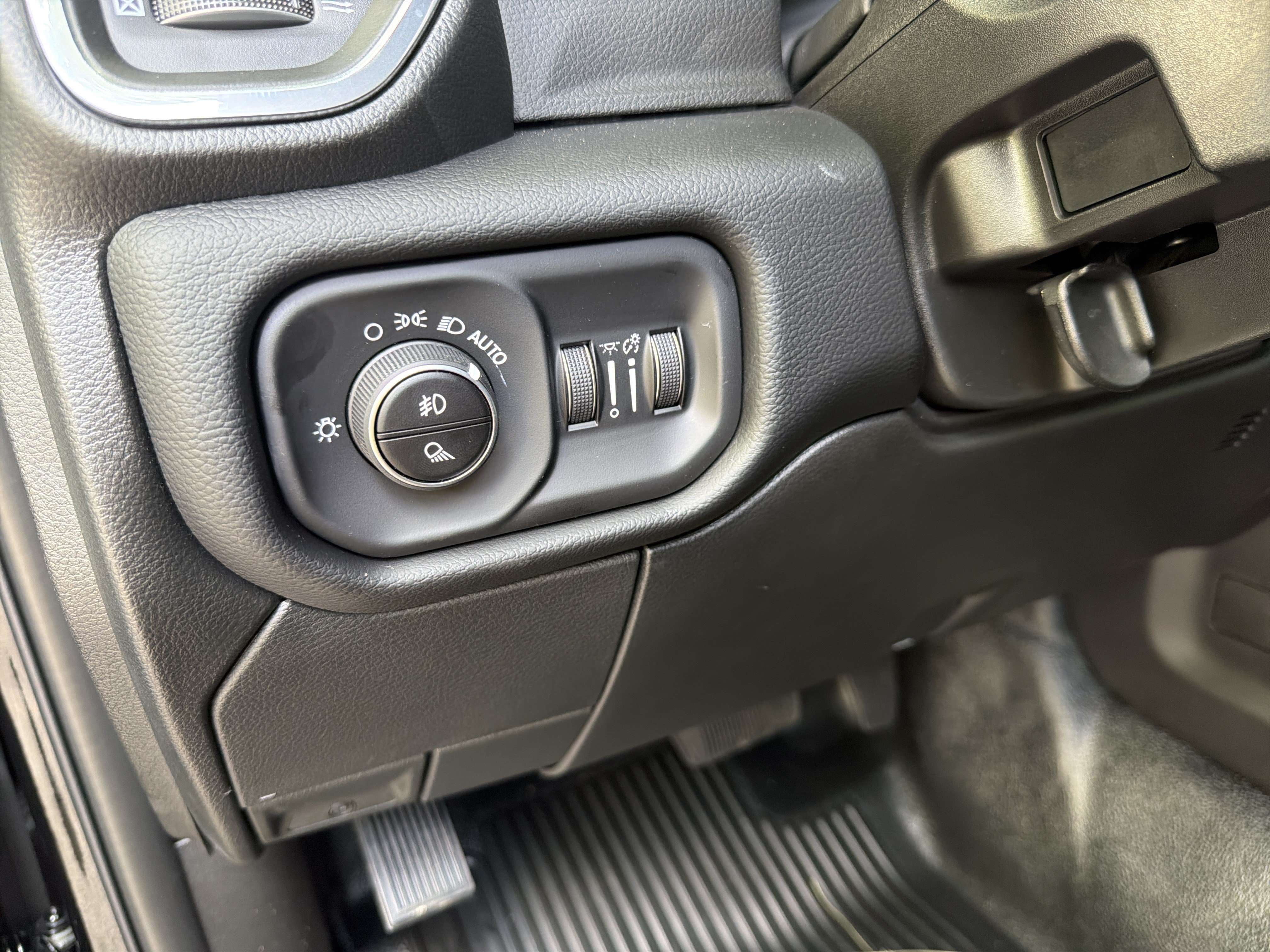 New 2026 RAM 5500 4x4 Crew Cab w/ Laramie Trim Package image 22