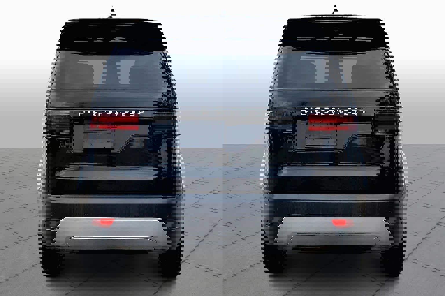 Used 2024 Land Rover Discovery S image 5