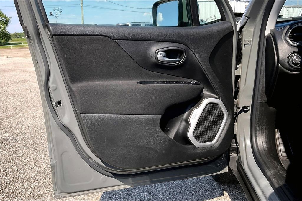 Used 2021 Jeep Renegade Latitude image 17