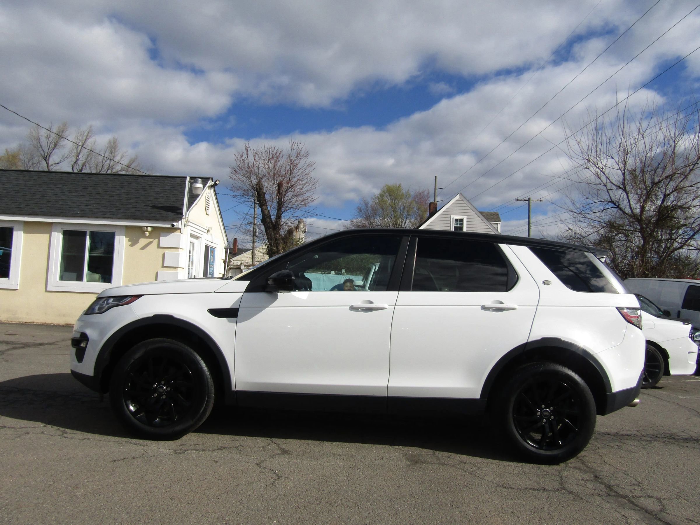 Used 2019 Land Rover Discovery Sport HSE image 4
