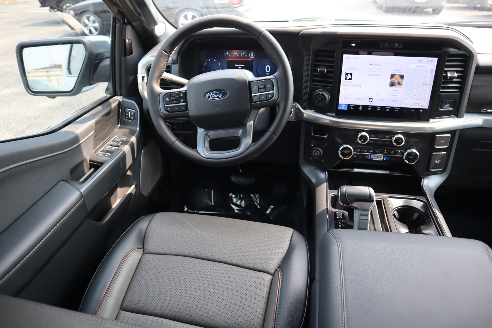 New 2025 Ford F150 Lariat w/ Equipment Group 502A High image 34