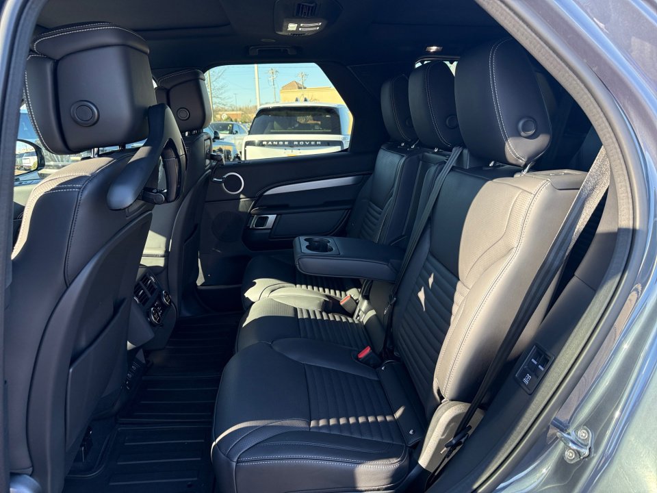 New 2026 Land Rover Discovery Limited Edition AWD/4WD image 19
