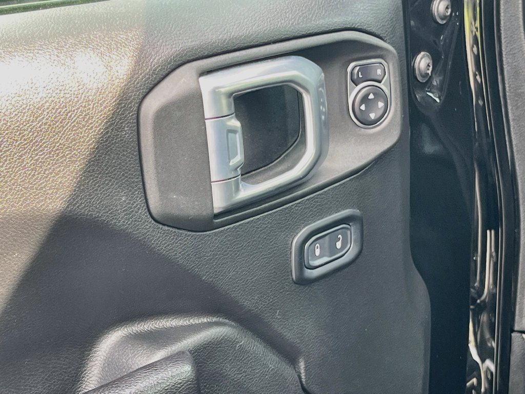 Used 2021 Jeep Wrangler Unlimited Sport AWD/4WD image 17