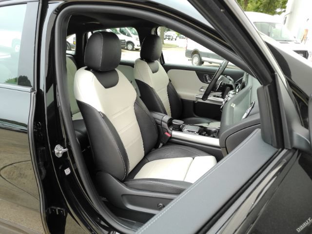 Used 2021 Mercedes-Benz GLA 35 AMG 4MATIC w/ Premium Package image 24