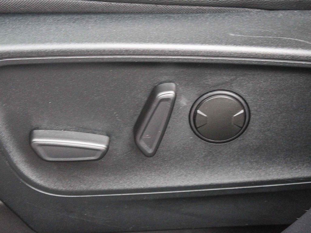 Used 2020 Ford Escape Titanium image 17