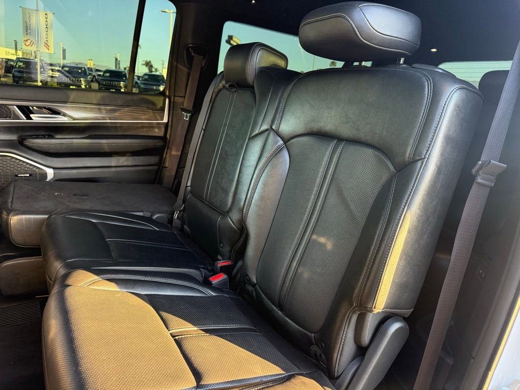 Used 2024 Jeep Wagoneer L Series II image 4