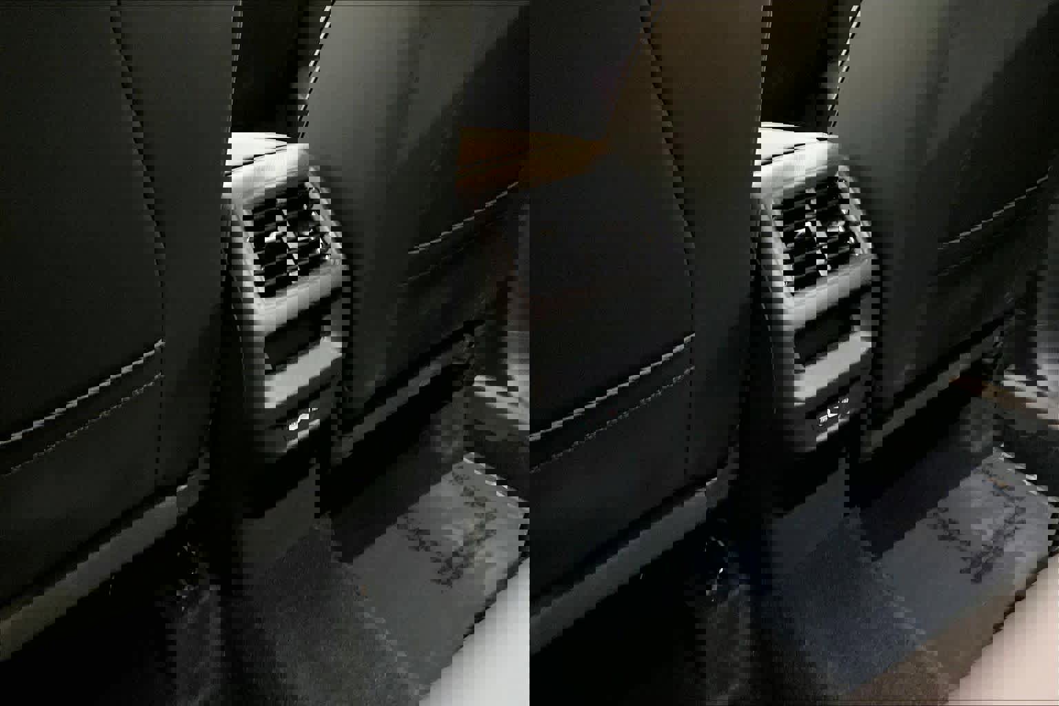 Used 2025 Volkswagen Tiguan SE image 36