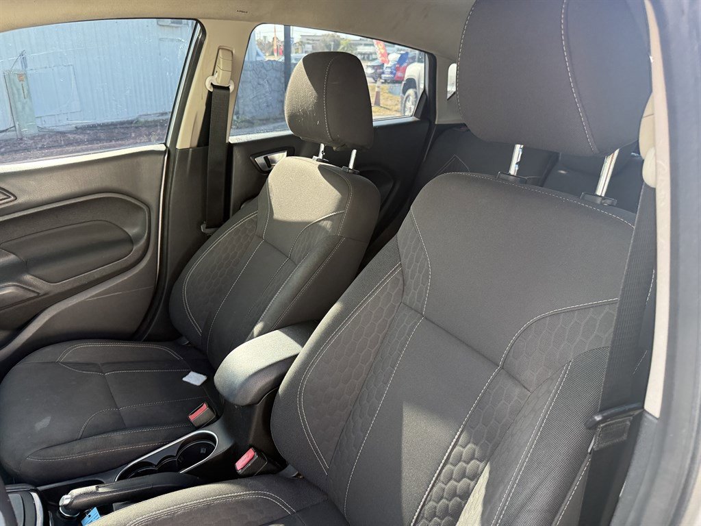 Used 2015 Ford Fiesta SE w/ Equipment Group 201A image 12