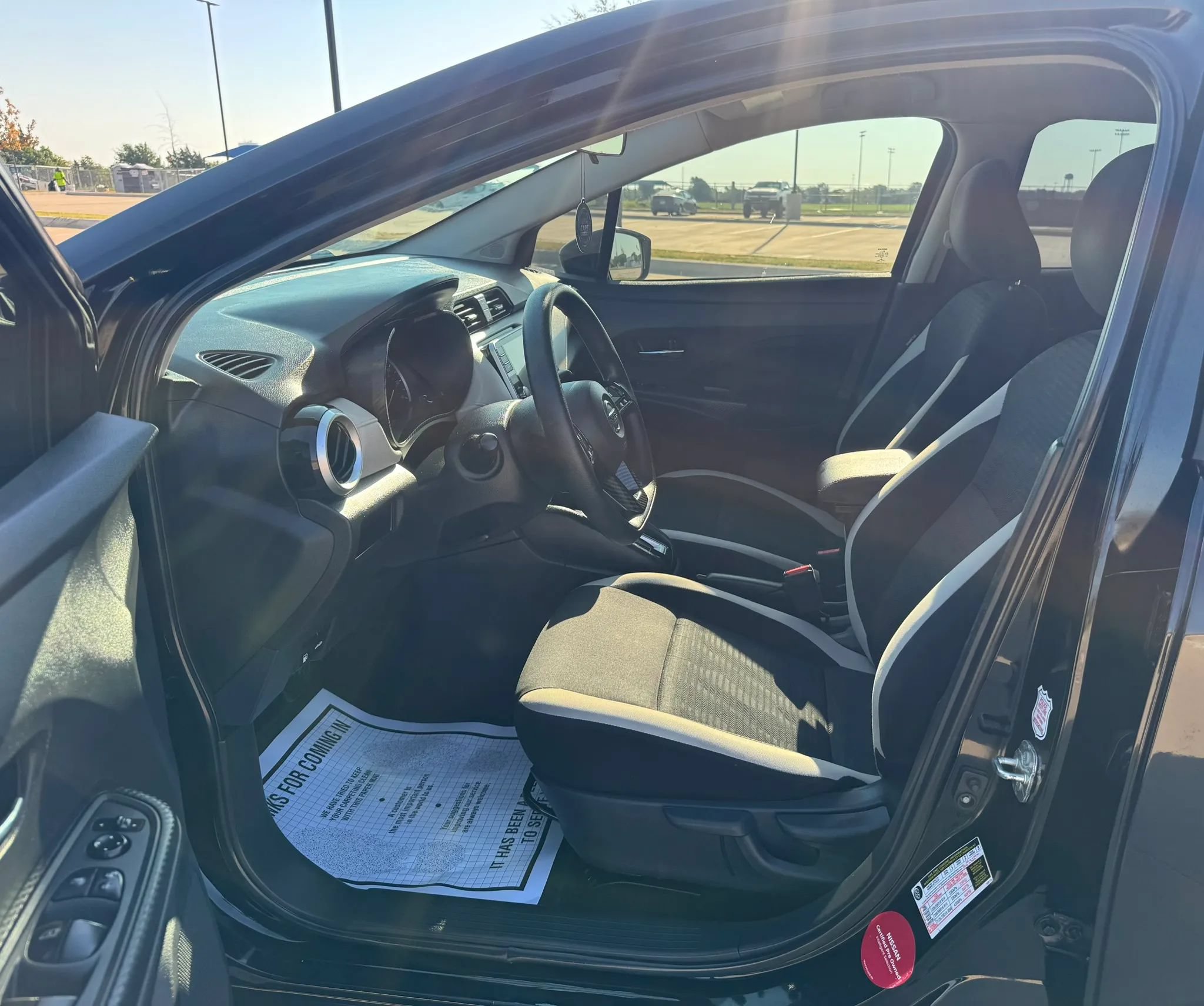 Used 2022 Nissan Versa SV FWD image 17