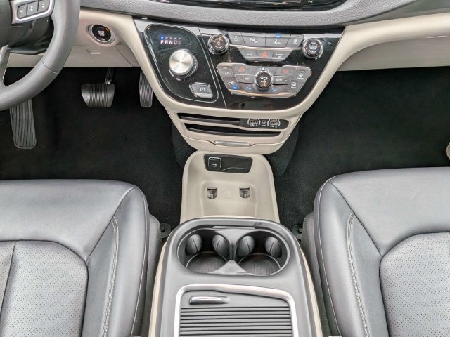 Used 2024 Chrysler Pacifica Touring-L FWD image 20
