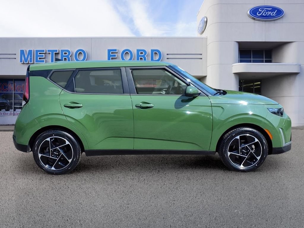 Used 2023 Kia Soul EX FWD image 2