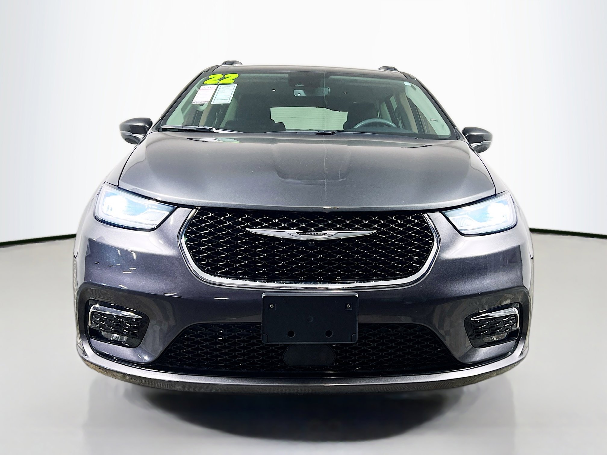 Used 2022 Chrysler Pacifica Touring-L image 11