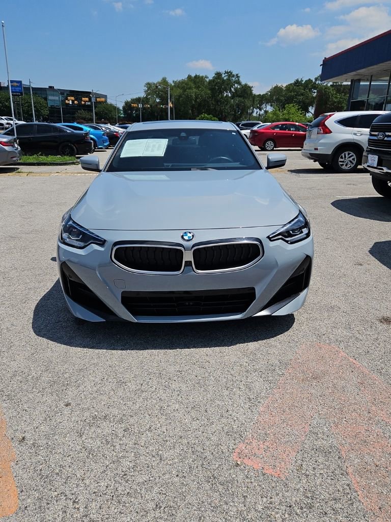Used 2025 BMW 230i Coupe w/ M Sport Package RWD image 2
