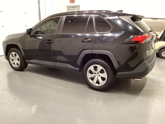 Used 2021 Toyota RAV4 LE FWD image 4