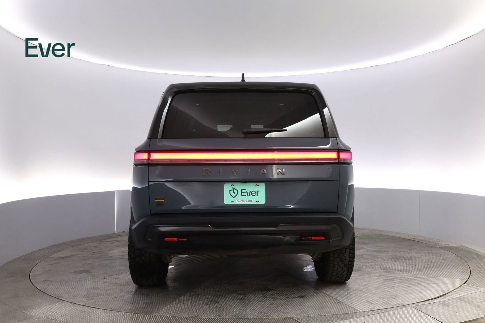 Used 2025 Rivian R1S Premium image 15