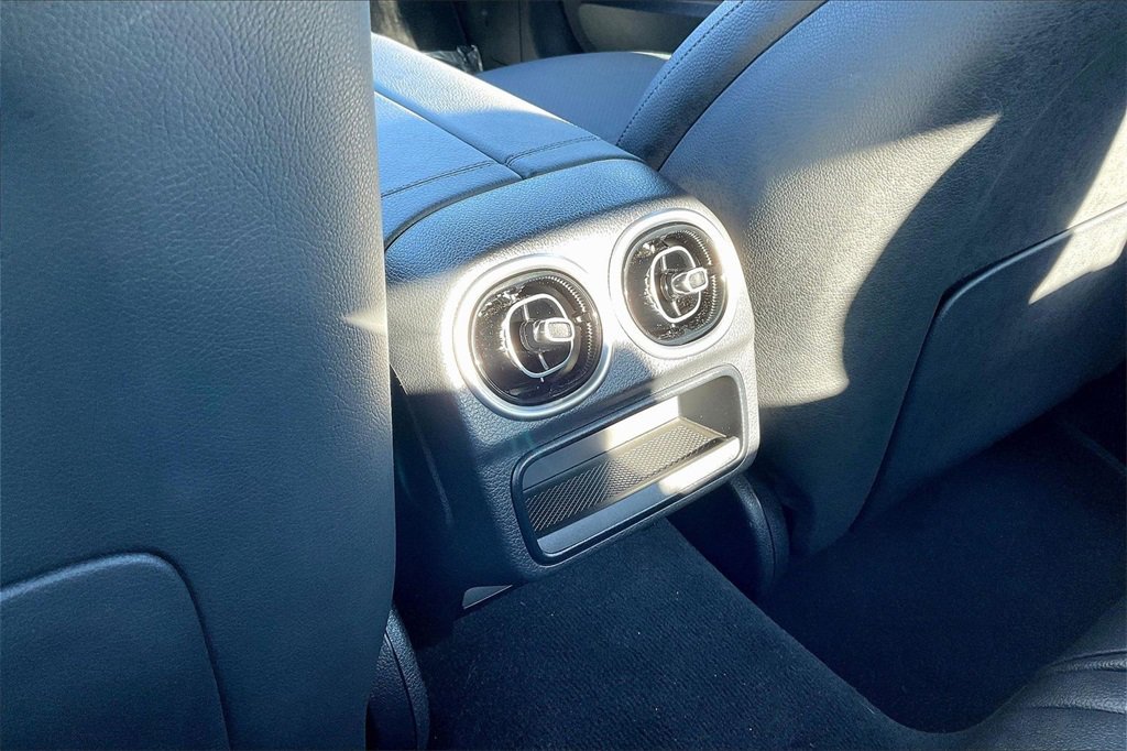 Used 2025 Mercedes-Benz C 300 4MATIC Sedan image 25