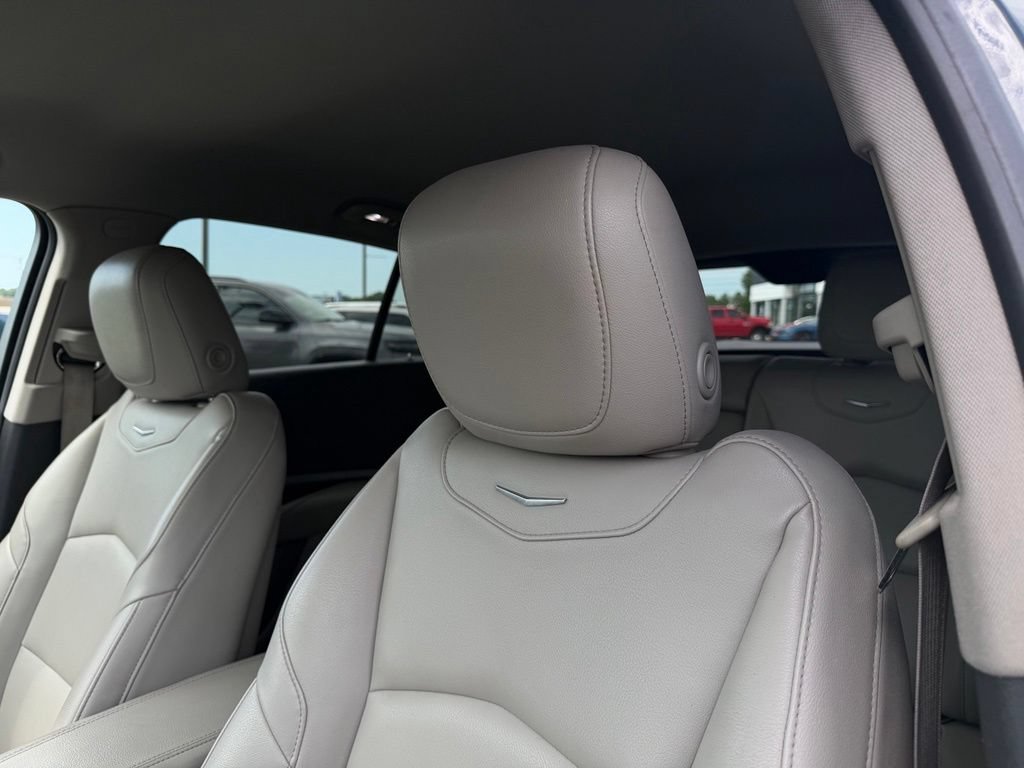 Used 2022 Cadillac XT4 Luxury FWD image 12