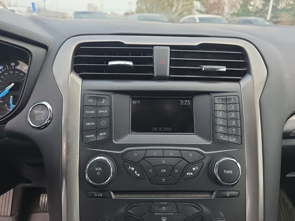 Used 2018 Ford Fusion SE image 16