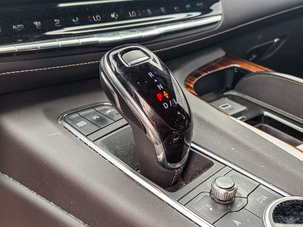 Used 2022 Cadillac Escalade Premium Luxury AWD/4WD image 9