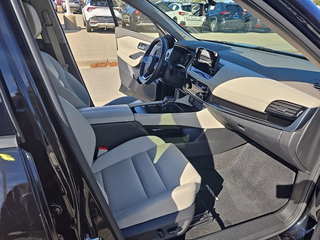 Used 2023 Nissan Rogue SL w/ SL Premium Package image 38