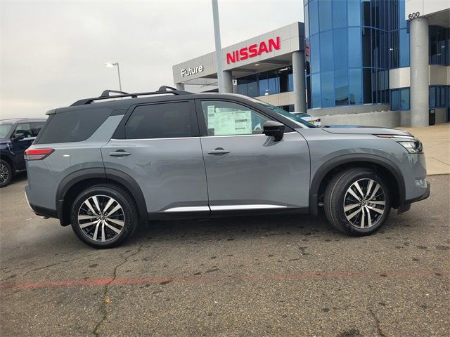 New 2025 Nissan Pathfinder Platinum image 4