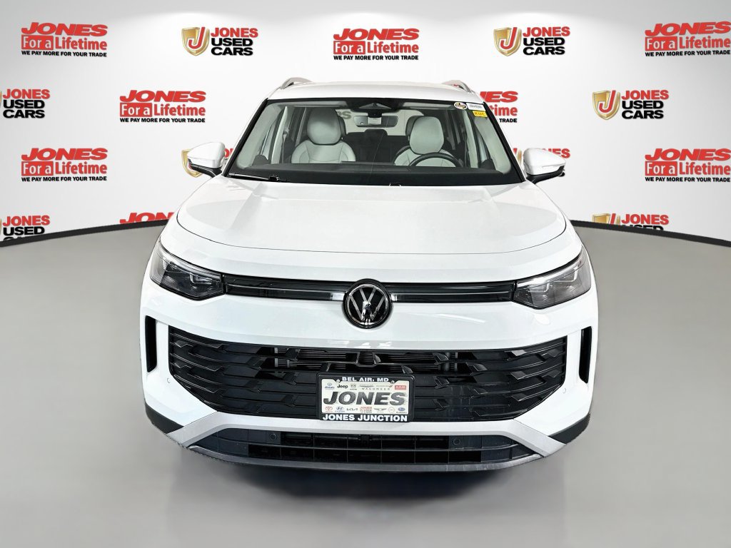 Used 2025 Volkswagen Tiguan SE AWD/4WD image 11