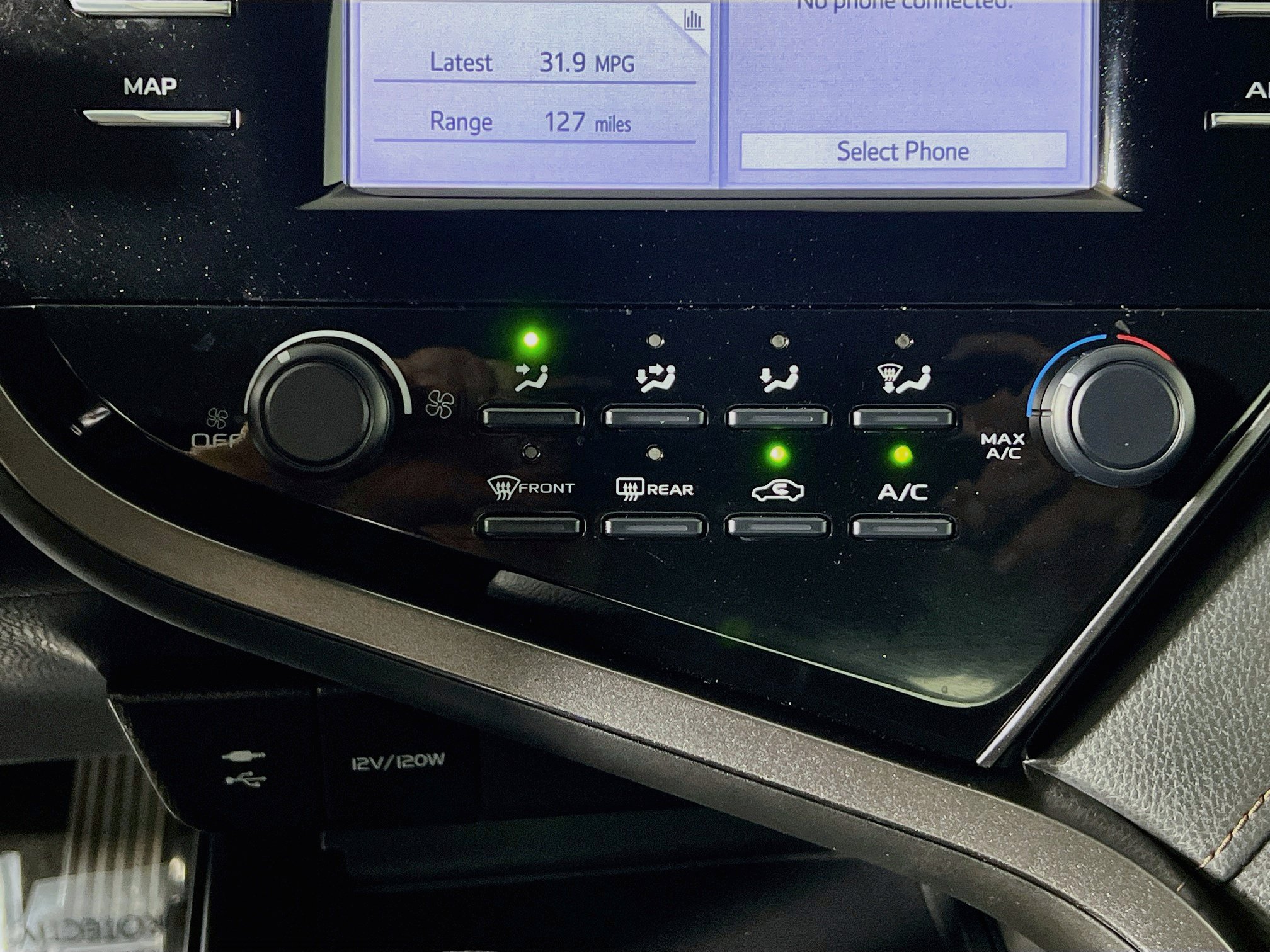 Used 2019 Toyota Camry LE FWD image 25