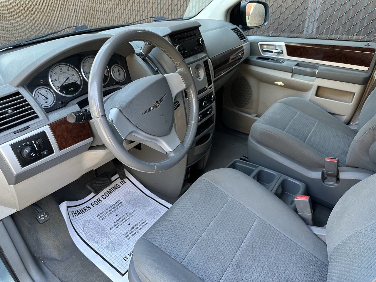 Used 2010 Chrysler Town & Country Touring image 8