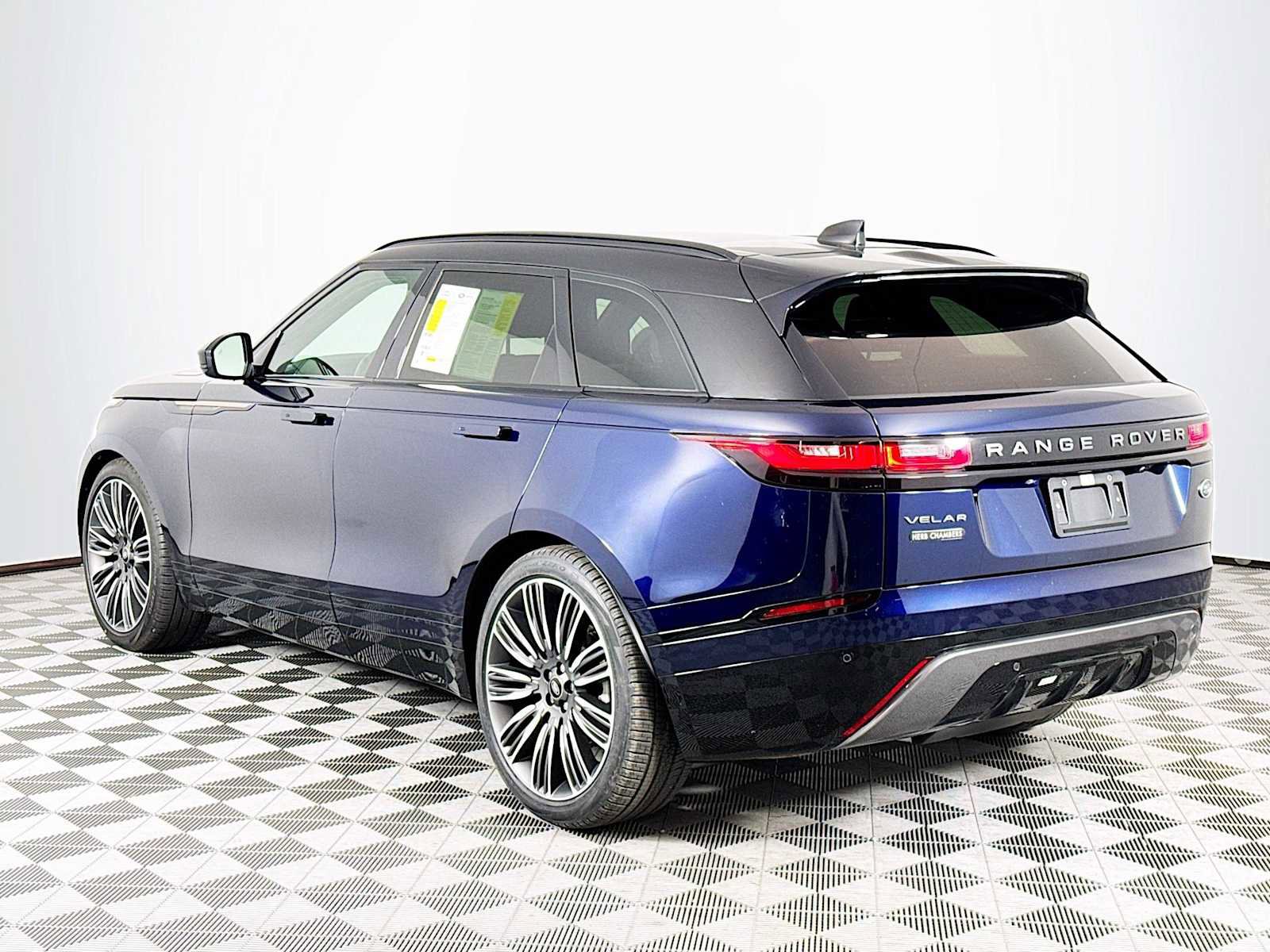 Used 2023 Land Rover Range Rover Velar R-Dynamic S image 7