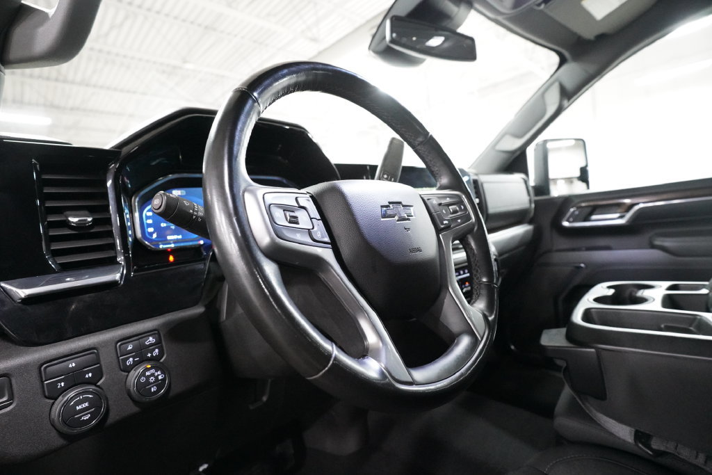 Used 2024 Chevrolet Silverado 2500 LT w/ Midnight Edition AWD/4WD image 8