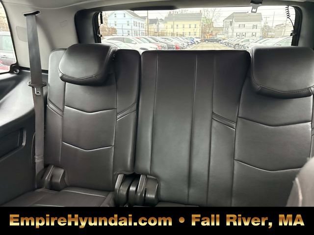 Used 2020 Cadillac Escalade Luxury w/ LPO, Radiant Package image 16