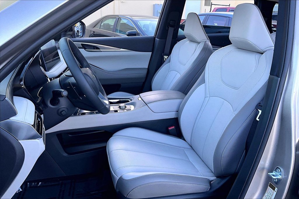Certified 2027 INFINITI QX60 Luxe w/ Cargo Package AWD/4WD image 15
